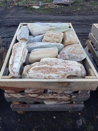 Златолит жёлтый, жёлто-зелёный глыбки и валуны для ланшафтного дизайна купить в Красноярск