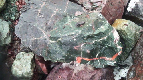 Гигантские зелёные валуны для ландшафтного дизайна весом более 5 тонн купить в Красноярск