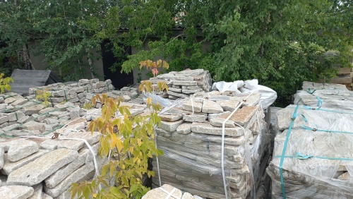 Плитняк галтованный гранитный для ландшафтного дизайна купить в Красноярск