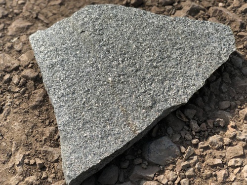 Плитняк златолит Уральский для цоколя, отмостки купить в Красноярск