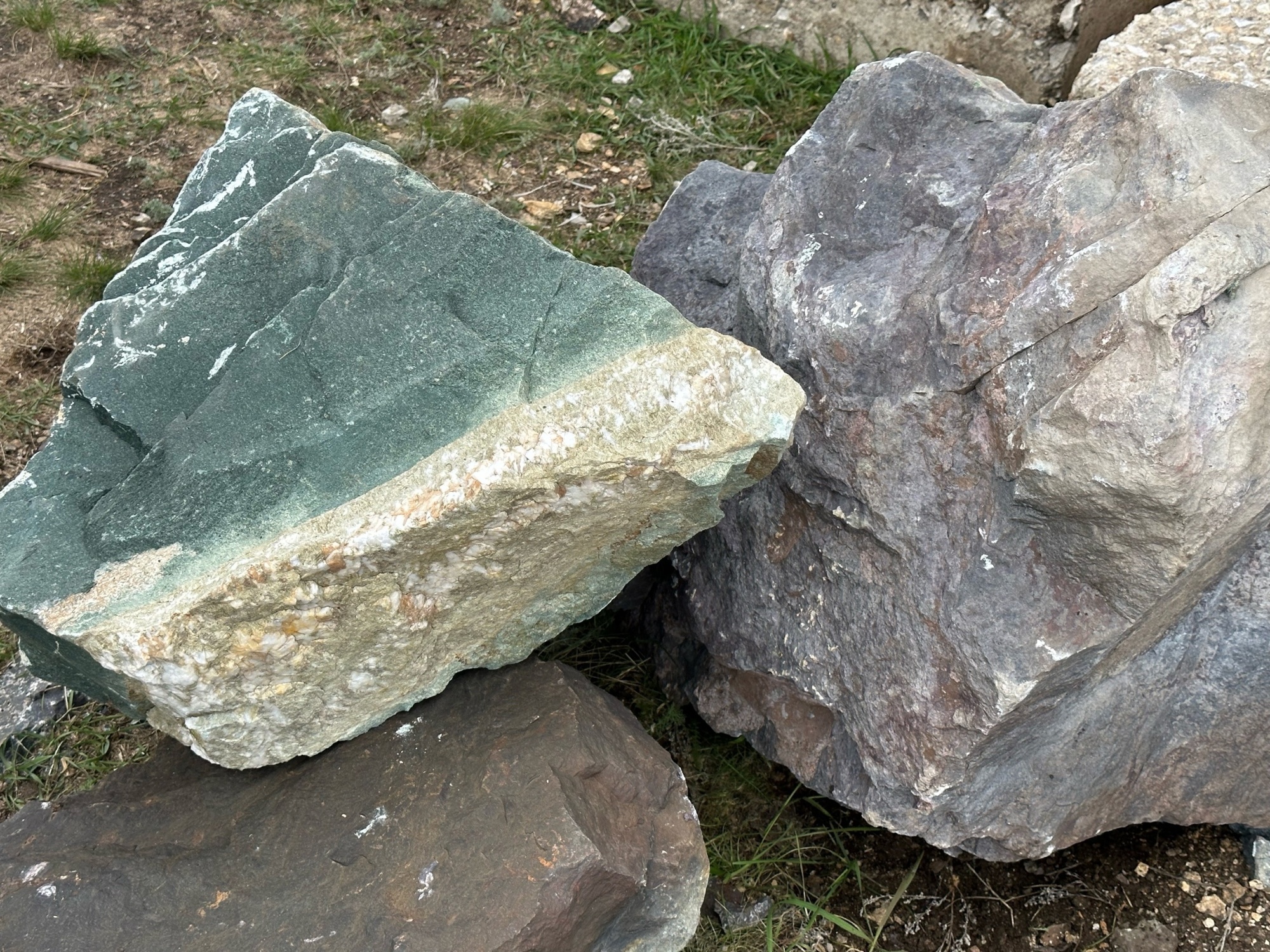 Камни для ландшафтного дизайна зелёные 10-60 килограмм купить в Красноярск