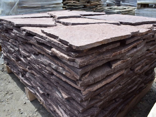 Плитняк лемезит бордовый для облицовки цоколя 20-25 мм  купить в Красноярск