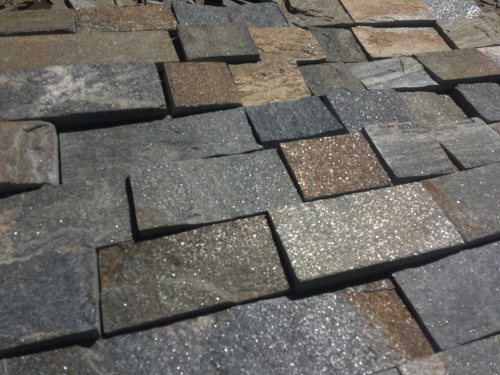 Плитка пилёная златолит Уральский для цоколя, отмостки купить в Красноярск