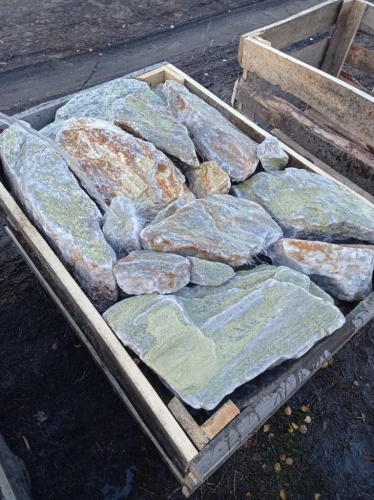 Златолит жёлтый, жёлто-зелёный глыбки и валуны для ланшафтного дизайна купить в Красноярск