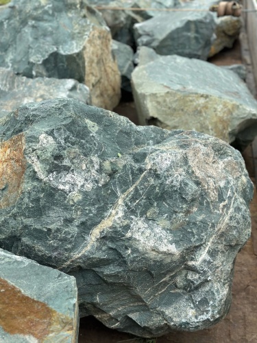 Камни для ландшафтного дизайна зелёные 10-60 килограмм купить в Красноярск