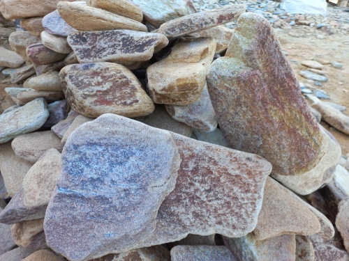 Златолит жёлтый, жёлто-зелёный глыбки и валуны для ланшафтного дизайна купить в Красноярск