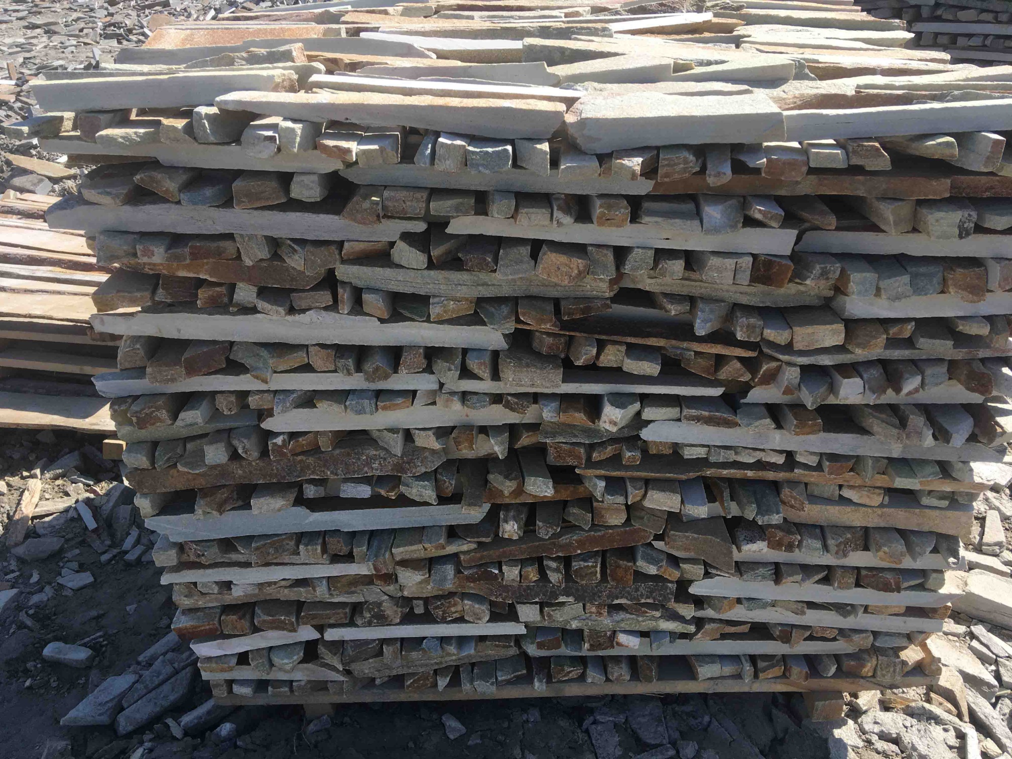 Горбушка златолит золотистый для облицовки купить в Красноярск