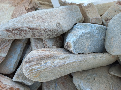 Златолит жёлтый, жёлто-зелёный глыбки и валуны для ланшафтного дизайна купить в Красноярск