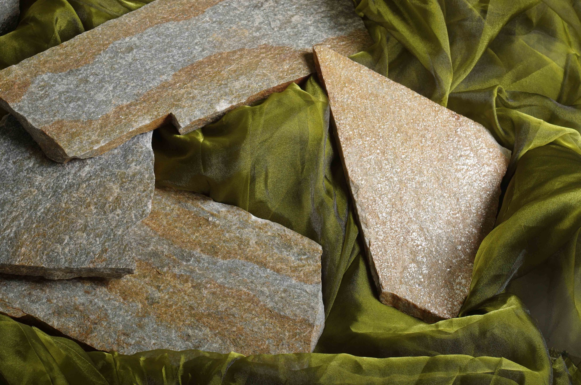 Плитняк златолит Уральский  для фасада купить в Красноярск