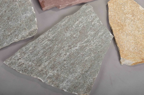 Плитняк златолит Уральский для цоколя, отмостки купить в Красноярск