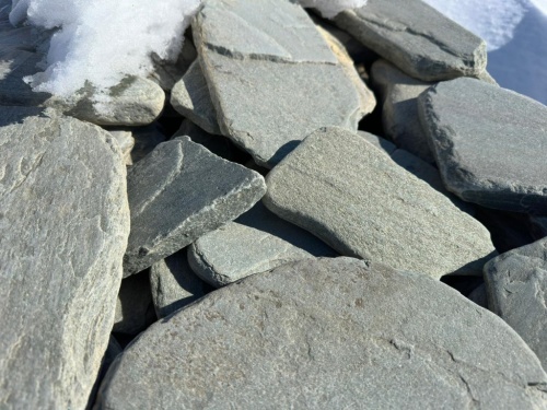 Плитняк златолит зелёный галтованный для фасада купить в Красноярск