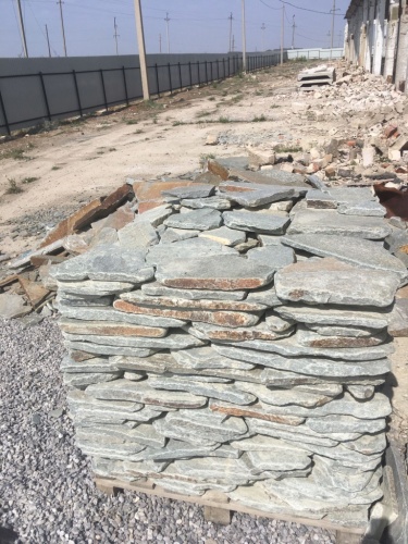 Златолит серебристый галтованный для лестниц купить в Красноярск